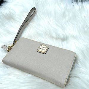 NWOT Dooney & Bourke Saffiano Large Zip Around Large Wristlet Soft Grey Color